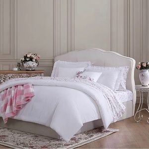 NWT Shabby Chic® Full/Queen White Comforter & Shams